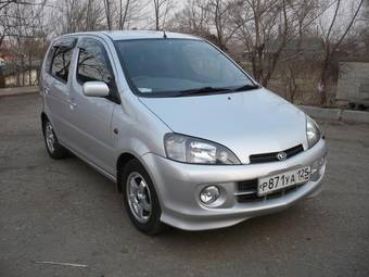 2001 Daihatsu YRV Photos