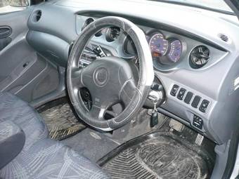 2001 Daihatsu YRV Photos