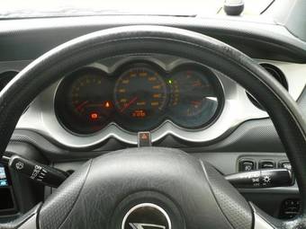 2001 Daihatsu YRV Pictures