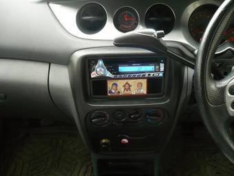 2001 Daihatsu YRV For Sale