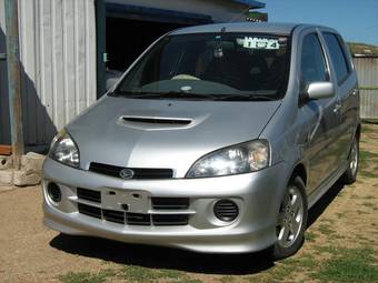 2001 Daihatsu YRV