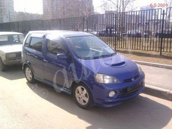 2001 Daihatsu YRV Photos