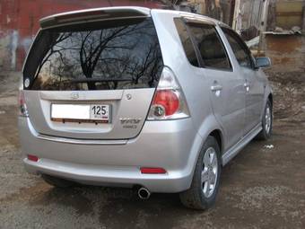 2001 Daihatsu YRV Images