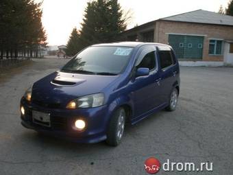 2001 Daihatsu YRV