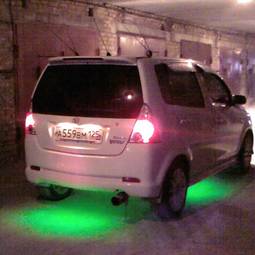 2001 Daihatsu YRV Images