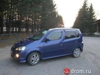 2001 Daihatsu YRV