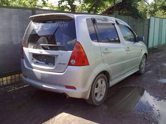 2001 Daihatsu YRV Pictures