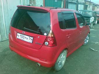 2001 Daihatsu YRV Pictures