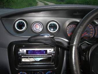 2001 Daihatsu YRV Images