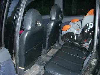 2001 Daihatsu YRV Pictures
