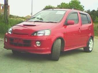 2001 Daihatsu YRV Photos