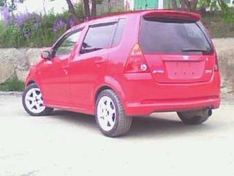 2001 Daihatsu YRV Pictures