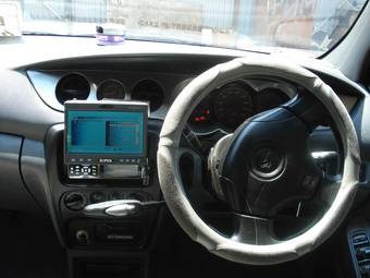 2001 Daihatsu YRV Pictures