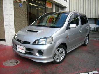 2001 Daihatsu YRV