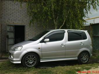 2001 Daihatsu YRV Pictures