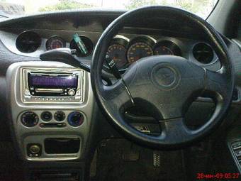 2001 Daihatsu YRV Photos