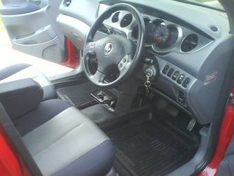 2001 Daihatsu YRV Pictures
