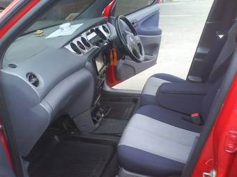 2001 Daihatsu YRV For Sale