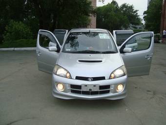 2001 Daihatsu YRV Photos