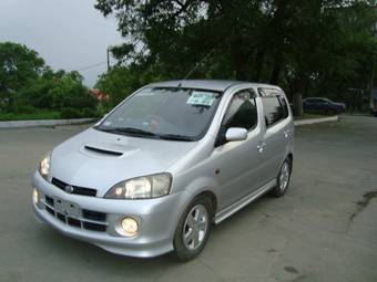 2001 Daihatsu YRV Pictures