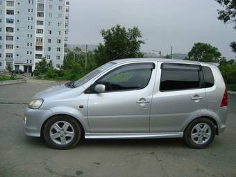 2001 Daihatsu YRV Photos