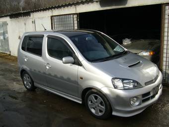 2001 Daihatsu YRV Pics