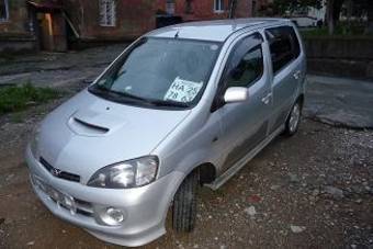 2001 Daihatsu YRV Pictures