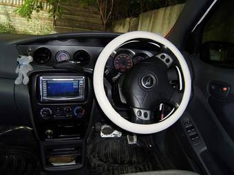 2001 Daihatsu YRV Pics