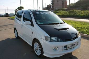2001 Daihatsu YRV Pictures