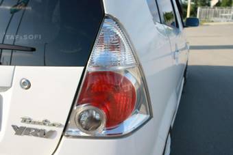 2001 Daihatsu YRV Photos