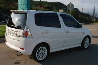 2001 Daihatsu YRV Wallpapers