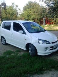 2001 Daihatsu YRV Pictures