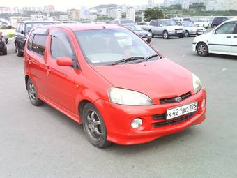 2001 Daihatsu YRV Pictures