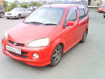 2001 Daihatsu YRV Photos