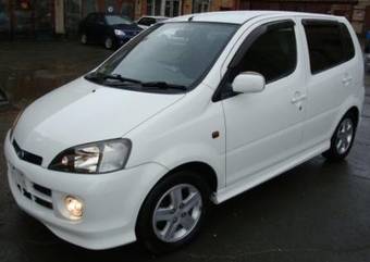 2001 Daihatsu YRV Pictures