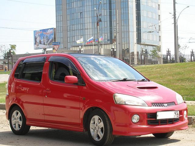 2001 Daihatsu YRV