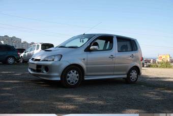 2001 Daihatsu YRV Photos