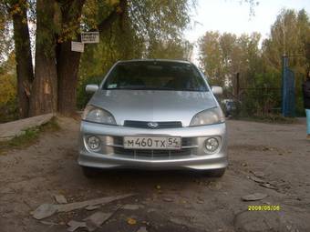 2001 Daihatsu YRV Pictures