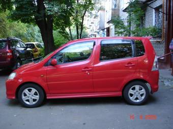 2001 Daihatsu YRV Pictures