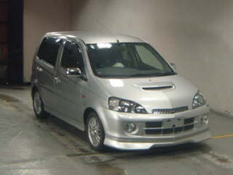 2002 Daihatsu YRV