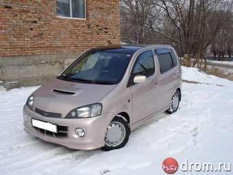 2002 Daihatsu YRV