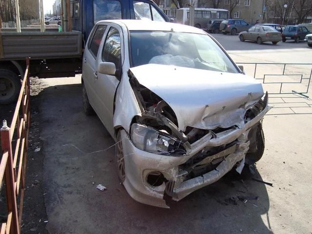 2002 Daihatsu YRV