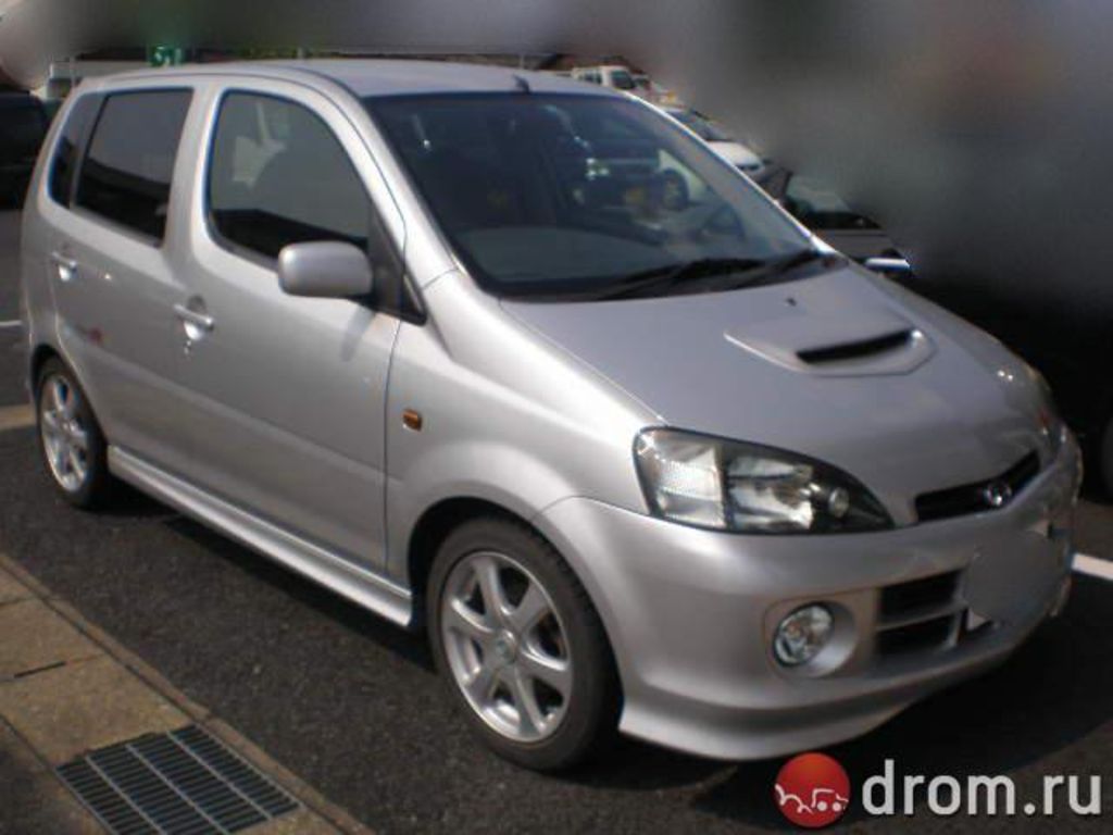 2002 Daihatsu YRV