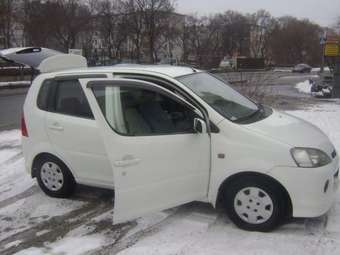 Daihatsu YRV