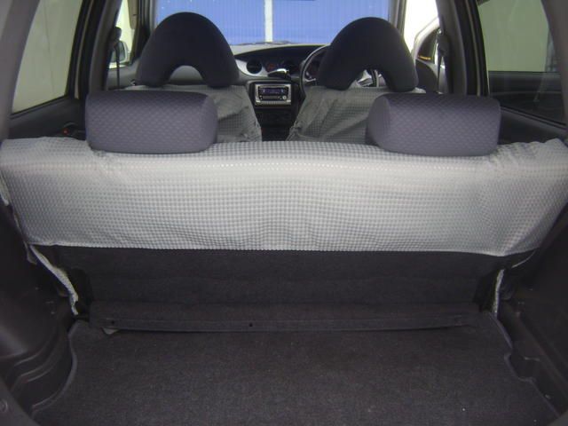 2002 Daihatsu YRV