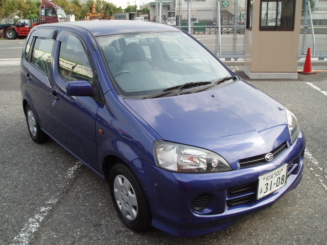 2002 Daihatsu YRV Pictures