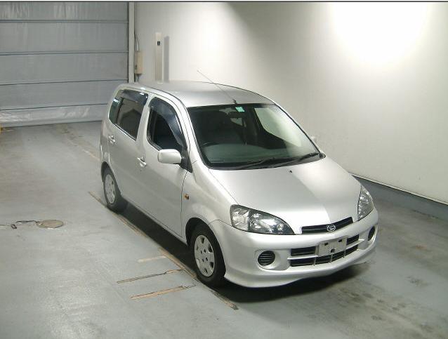 2002 Daihatsu YRV Pictures