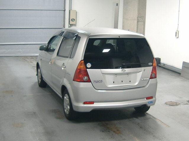 2002 Daihatsu YRV Pictures