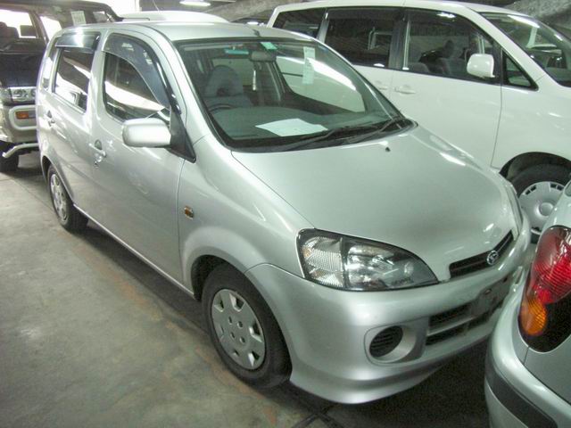 2002 Daihatsu YRV For Sale