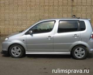 2002 Daihatsu YRV Pictures